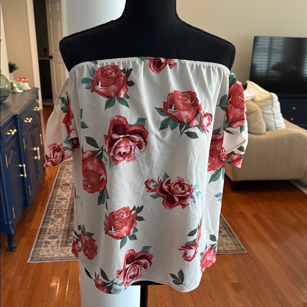 Emetla Rose Off-Shoulder Flowy Top size small nwot